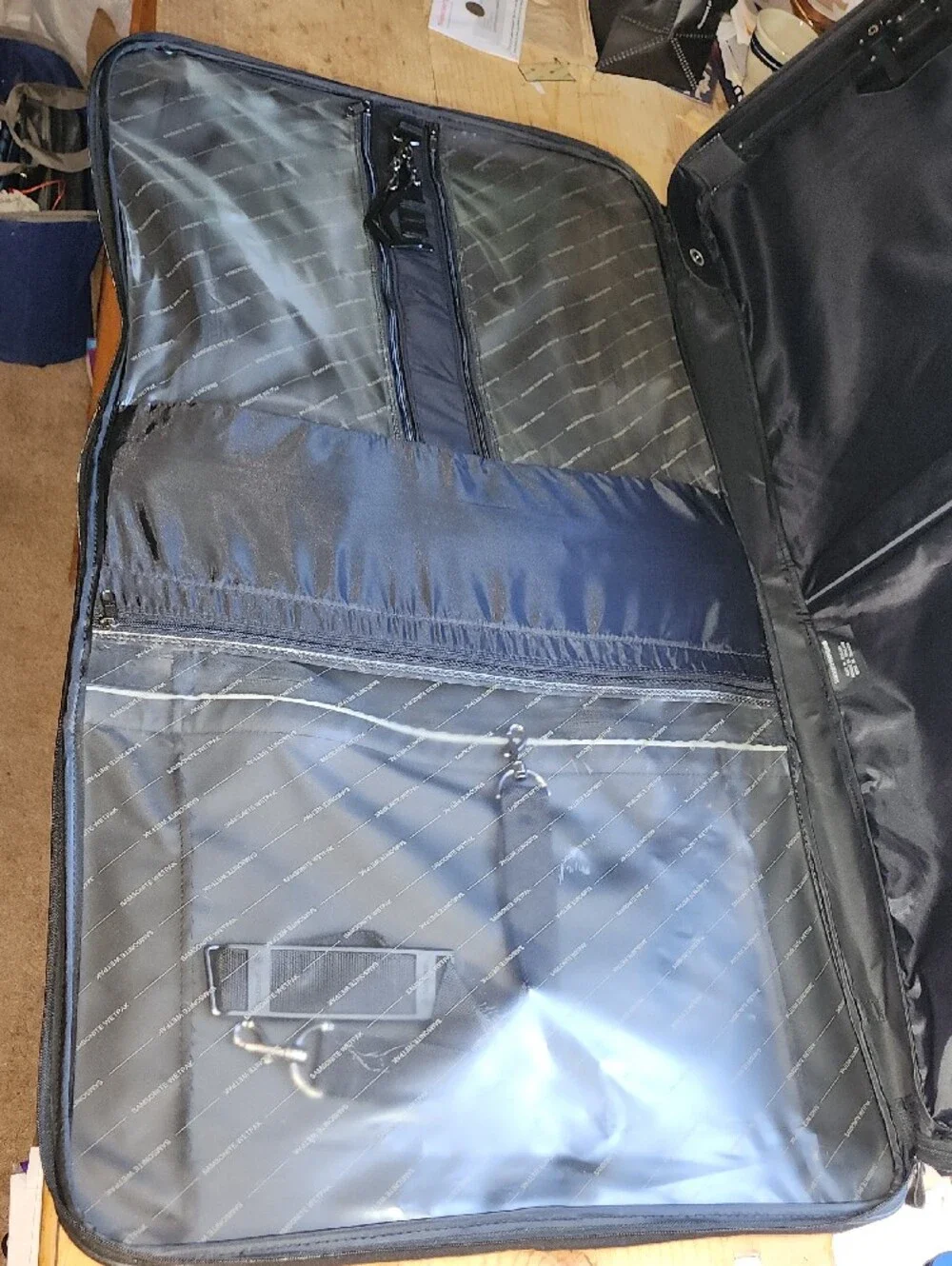 Samsonite‎ Black Men's Travel Garment Bag with Top Handle